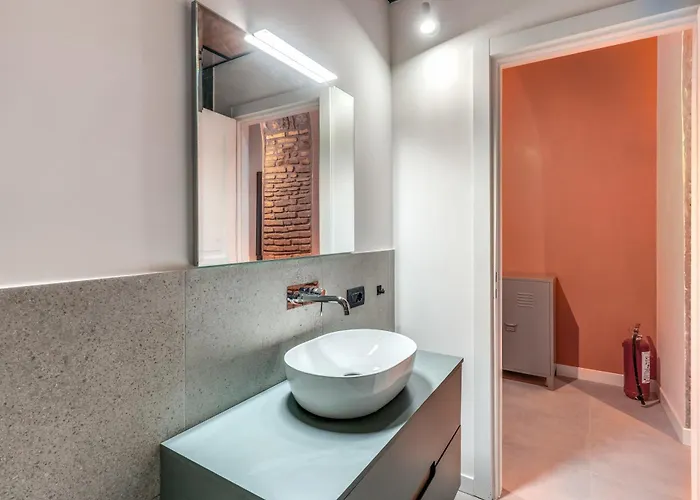 Spacious Close Vatican Apartment *